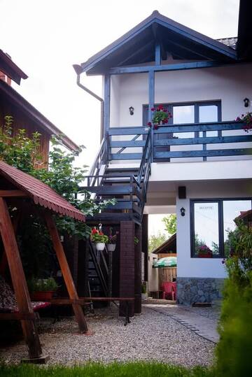 Фотографии Фермерские дома Casa de sub deal г. Bîltişoara (Румыния) №4 Фото Фермерские дома Casa de sub deal г. Bîltişoara 4