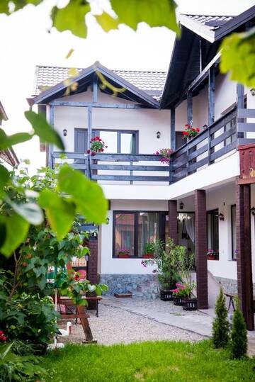Фотографии Фермерские дома Casa de sub deal г. Bîltişoara (Румыния) №1 Фото Фермерские дома Casa de sub deal г. Bîltişoara 1